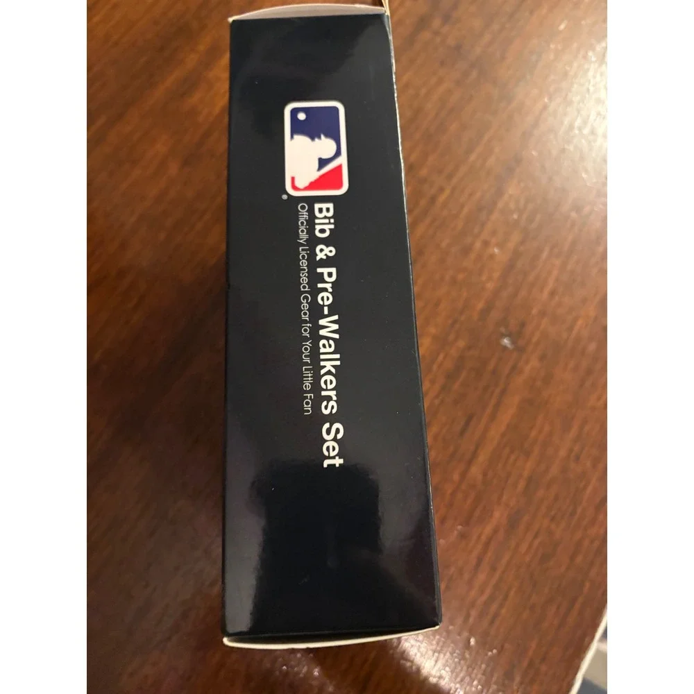 MLB Atlanta Braves Baby Fanatic Bib and Pre-Walkers Shoe Set 0-6 Months NEW